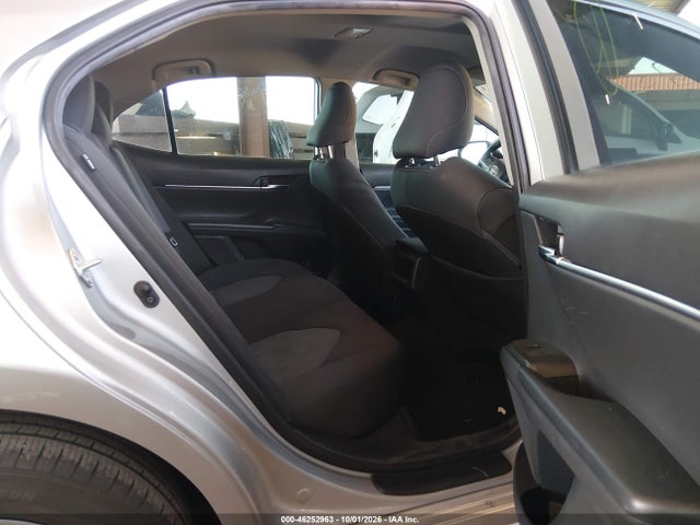 46252963 :رقم المزاد ، 4T1C11AK4MU421973 vin ، 2021 Toyota Camry Le مزاد بيع
