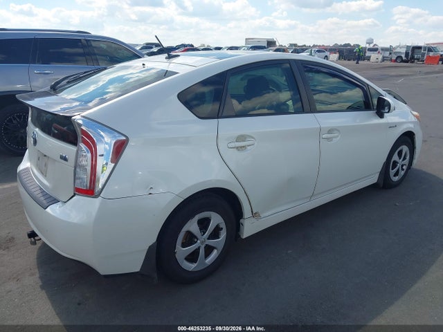 Продажа на аукционе авто 2014 Toyota Prius Three, vin: JTDKN3DU4E1754593, номер лота: 46253235