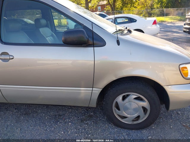 Продаж на аукціоні авто 2000 Toyota Sienna Xle, vin: 4T3ZF13C4YU217124, номер лоту: 46253390