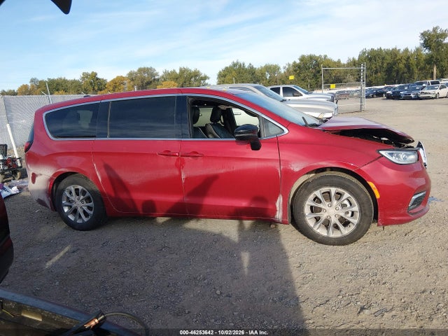 Chrysler Pacifica Limited 2026 2C4RC1GG7TR193393 Image 13
