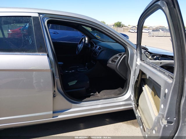 Chrysler 200 Touring 2014 1C3CCBBB6EN131754 Image 5