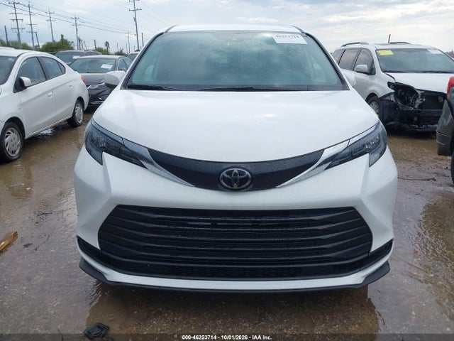 Toyota SIENNA LE 2026 5TDKRKEC5TS296390 Image 12