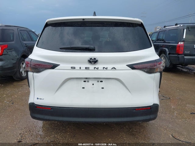 Toyota SIENNA LE 2026 5TDKRKEC5TS296390 Image 16