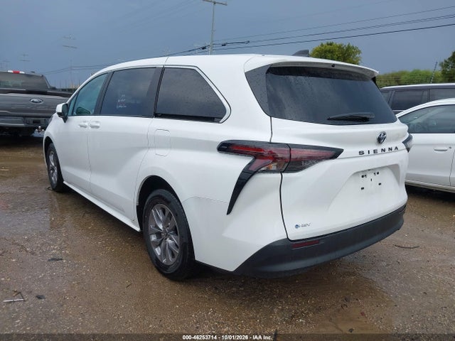 Toyota SIENNA LE 2026 5TDKRKEC5TS296390 Image 3
