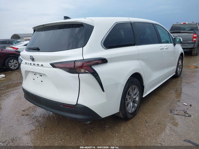Toyota SIENNA LE 2026 5TDKRKEC5TS296390 Image 4