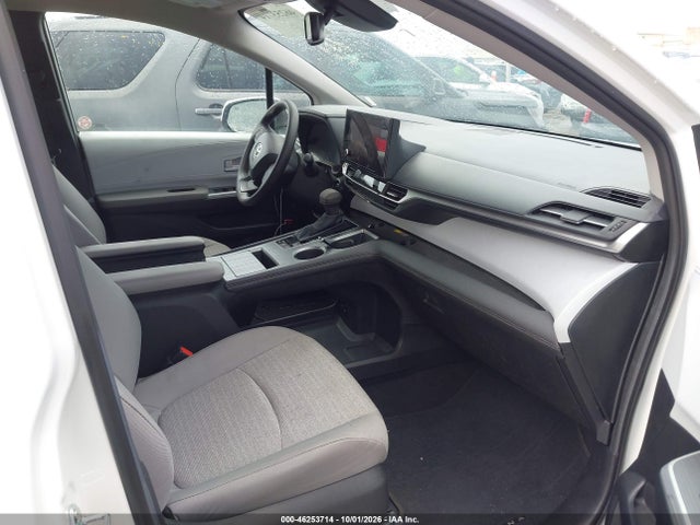 Toyota SIENNA LE 2026 5TDKRKEC5TS296390 Image 5