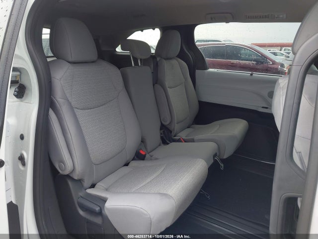 Toyota SIENNA LE 2026 5TDKRKEC5TS296390 Image 8