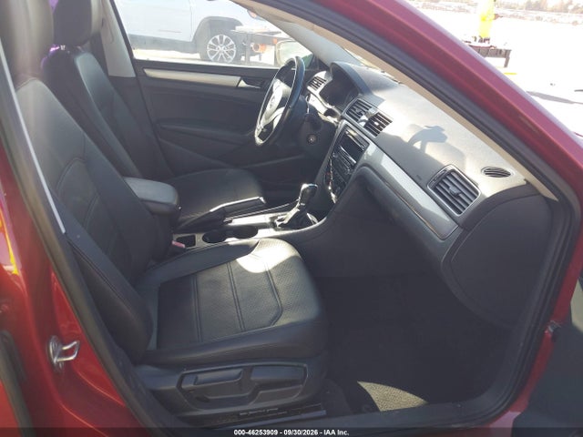 2015 Volkswagen Passat 1.8t Wolfsburg Edition მანქანა იყიდება აუქციონზე, vin: 1VWAT7A32FC056667, აუქციონის ნომერი: 46253909