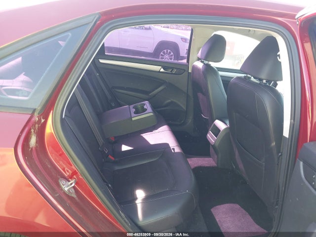 2015 Volkswagen Passat 1.8t Wolfsburg Edition მანქანა იყიდება აუქციონზე, vin: 1VWAT7A32FC056667, აუქციონის ნომერი: 46253909