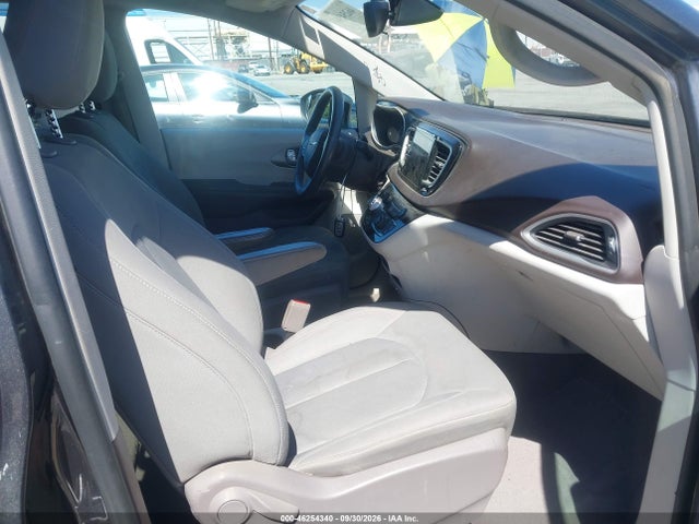 Auction sale of the 2017 Chrysler Pacifica Touring, vin: 2C4RC1DG6HR533774, lot number: 46254340