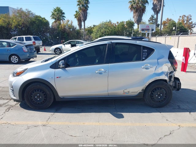 46254488 :رقم المزاد ، JTDKDTB35J1601907 vin ، 2018 Toyota Prius C One مزاد بيع
