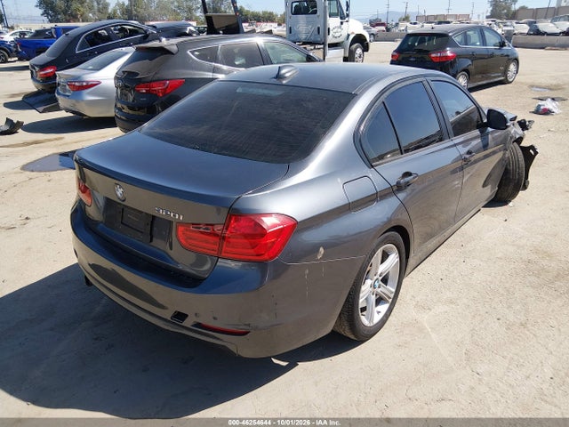 BMW 320i 2014 WBA3B1G5XENS80855 Image 4