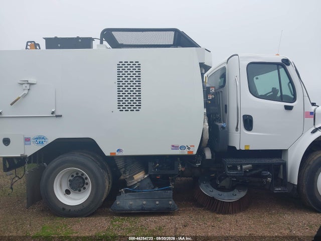 46254723 :رقم المزاد ، 1FVACXFC7RHUT2285 vin ، 2024 Freightliner M2 106 - Sweeper مزاد بيع