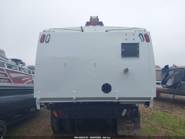 46254723 :رقم المزاد ، 1FVACXFC7RHUT2285 vin ، 2024 Freightliner M2 106 - Sweeper مزاد بيع