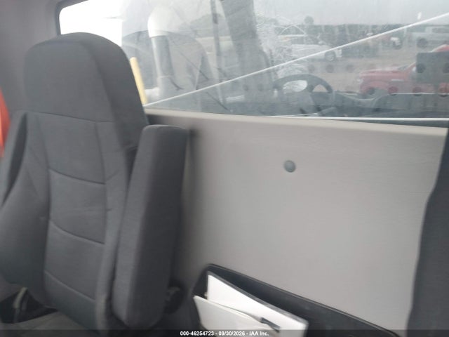 46254723 :رقم المزاد ، 1FVACXFC7RHUT2285 vin ، 2024 Freightliner M2 106 - Sweeper مزاد بيع