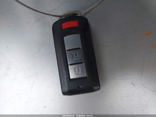 46254725 :رقم المزاد ، JA4AZ3A33JZ016270 vin ، 2018 Mitsubishi Outlander Se مزاد بيع