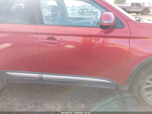 46254725 :رقم المزاد ، JA4AZ3A33JZ016270 vin ، 2018 Mitsubishi Outlander Se مزاد بيع