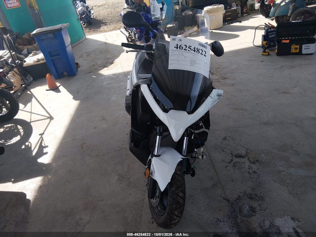 46254822 :رقم المزاد ، MLCCH41A6L1600060 vin ، 2020 Suzuki Uh200 مزاد بيع