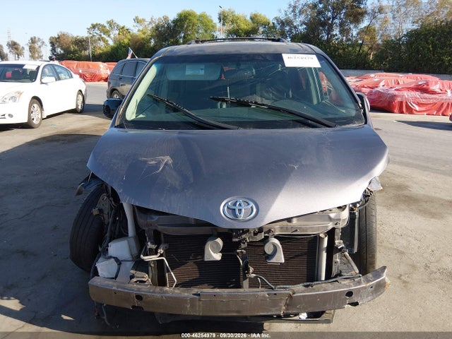 2013 Toyota Sienna Se 8 Passenger მანქანა იყიდება აუქციონზე, vin: 5TDXK3DC0DS384122, აუქციონის ნომერი: 46254979