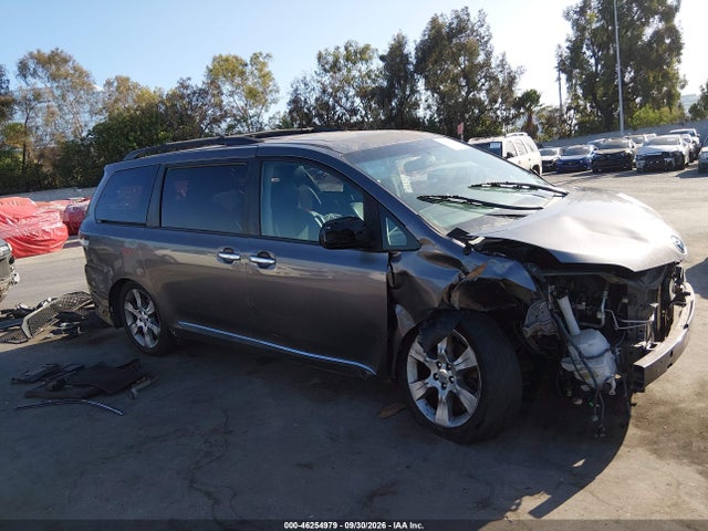 2013 Toyota Sienna Se 8 Passenger მანქანა იყიდება აუქციონზე, vin: 5TDXK3DC0DS384122, აუქციონის ნომერი: 46254979