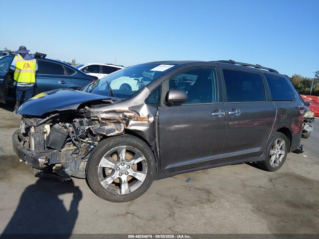2013 Toyota Sienna Se 8 Passenger მანქანა იყიდება აუქციონზე, vin: 5TDXK3DC0DS384122, აუქციონის ნომერი: 46254979