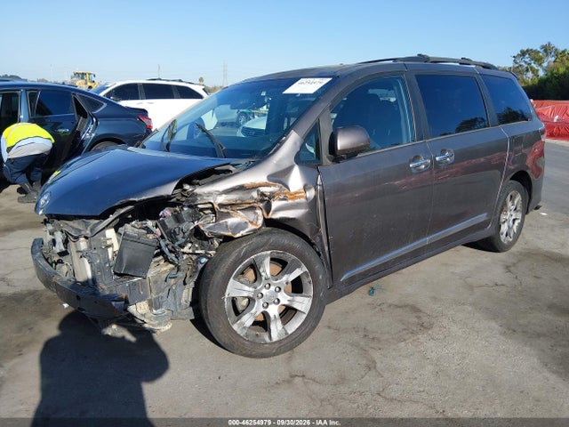 2013 Toyota Sienna Se 8 Passenger მანქანა იყიდება აუქციონზე, vin: 5TDXK3DC0DS384122, აუქციონის ნომერი: 46254979