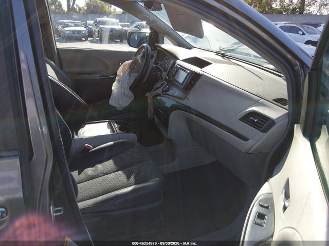 2013 Toyota Sienna Se 8 Passenger მანქანა იყიდება აუქციონზე, vin: 5TDXK3DC0DS384122, აუქციონის ნომერი: 46254979