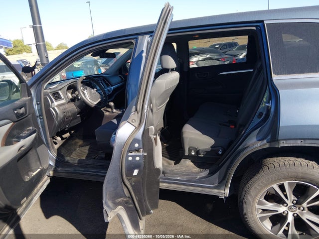 Toyota Highlander Le 2019 5TDZARFH3KS051305 Image 8