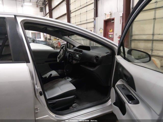 46255441 :رقم المزاد ، JTDKDTB37E1074152 vin ، 2014 Toyota Prius C One مزاد بيع