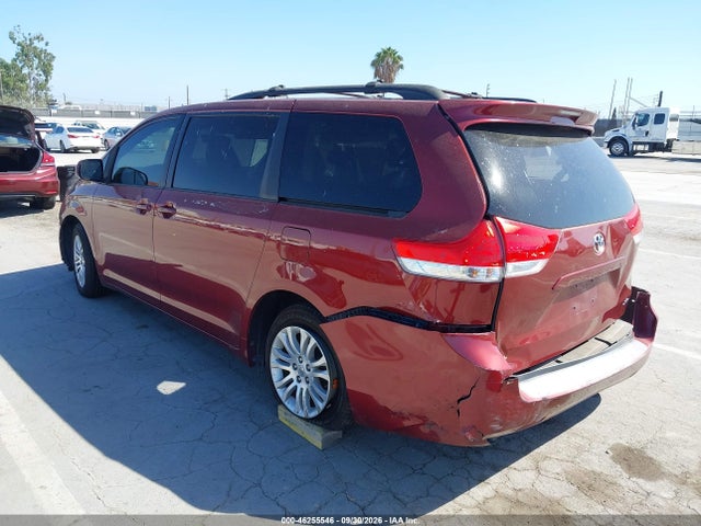 2011 Toyota Sienna Xle V6 მანქანა იყიდება აუქციონზე, vin: 5TDYK3DC3BS020052, აუქციონის ნომერი: 46255546