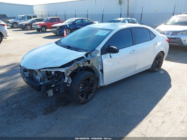 Toyota COROLLA SE 2018 5YFBURHE4JP763793 Image 2