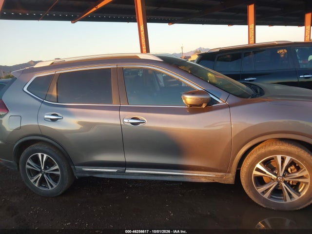 2018 Nissan Rogue Sl მანქანა იყიდება აუქციონზე, vin: 5N1AT2MT0JC810137, აუქციონის ნომერი: 46256617