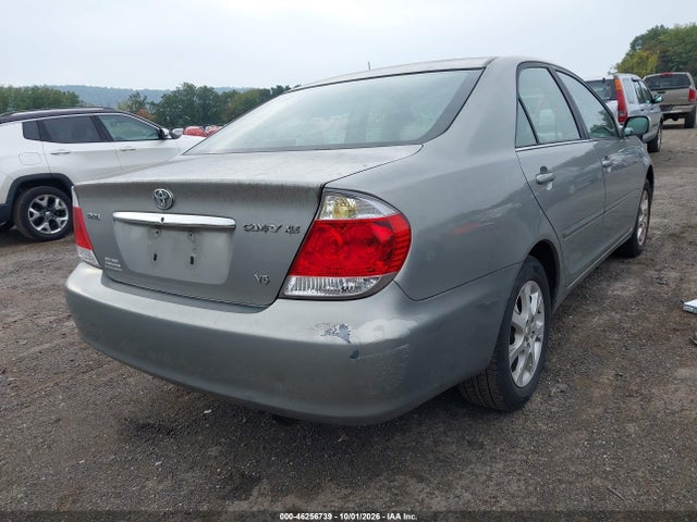 2005 Toyota Camry Xle V6 მანქანა იყიდება აუქციონზე, vin: 4T1BF30K35U615843, აუქციონის ნომერი: 46256739