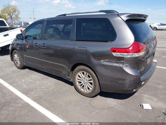 46257581 :رقم المزاد ، 5TDYK3DC9BS058109 vin ، 2011 Toyota Sienna Xle V6 مزاد بيع