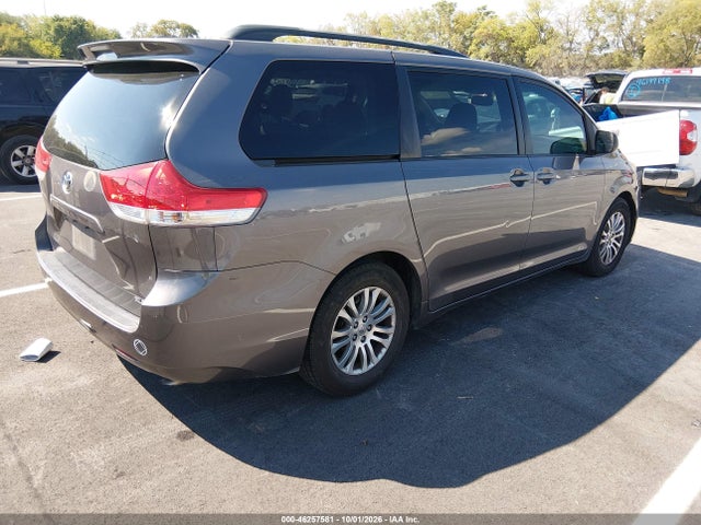 46257581 :رقم المزاد ، 5TDYK3DC9BS058109 vin ، 2011 Toyota Sienna Xle V6 مزاد بيع