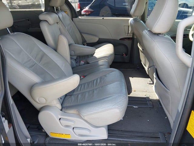 46257581 :رقم المزاد ، 5TDYK3DC9BS058109 vin ، 2011 Toyota Sienna Xle V6 مزاد بيع