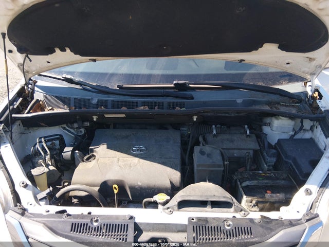 46257623 :رقم المزاد ، 5TDYK3DC1BS154509 vin ، 2011 Toyota Sienna Xle V6 مزاد بيع