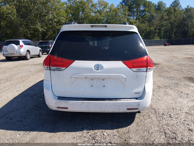 46257623 :رقم المزاد ، 5TDYK3DC1BS154509 vin ، 2011 Toyota Sienna Xle V6 مزاد بيع