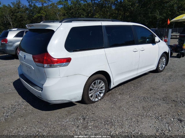 46257623 :رقم المزاد ، 5TDYK3DC1BS154509 vin ، 2011 Toyota Sienna Xle V6 مزاد بيع