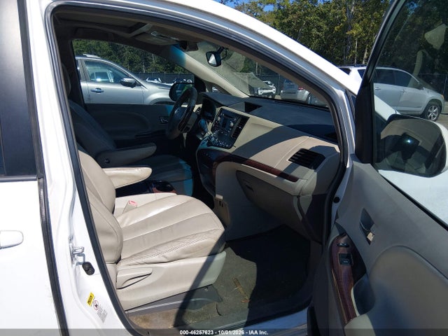 46257623 :رقم المزاد ، 5TDYK3DC1BS154509 vin ، 2011 Toyota Sienna Xle V6 مزاد بيع