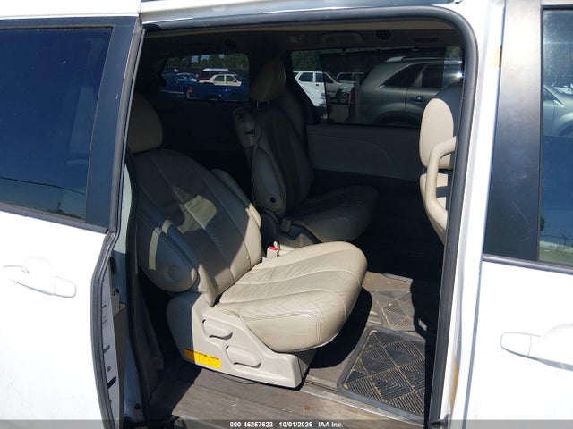 46257623 :رقم المزاد ، 5TDYK3DC1BS154509 vin ، 2011 Toyota Sienna Xle V6 مزاد بيع
