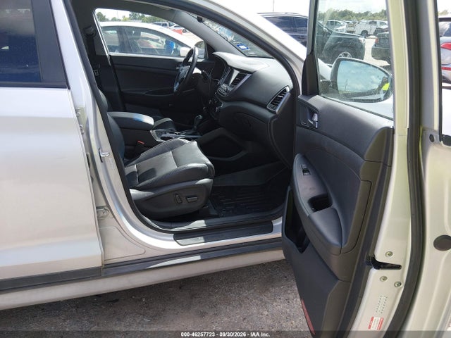 Продажа на аукционе авто 2017 Hyundai Tucson Se Plus, vin: KM8J33A43HU364167, номер лота: 46257723