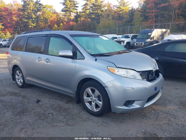 2014 Toyota Sienna Le V6 8 Passenger მანქანა იყიდება აუქციონზე, vin: 5TDKK3DC5ES524774, აუქციონის ნომერი: 46258050