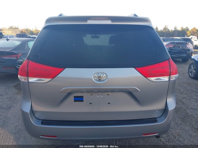 2014 Toyota Sienna Le V6 8 Passenger მანქანა იყიდება აუქციონზე, vin: 5TDKK3DC5ES524774, აუქციონის ნომერი: 46258050