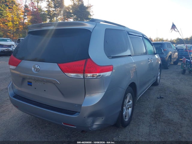 2014 Toyota Sienna Le V6 8 Passenger მანქანა იყიდება აუქციონზე, vin: 5TDKK3DC5ES524774, აუქციონის ნომერი: 46258050