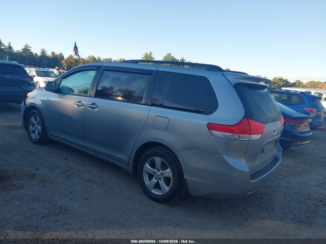 2014 Toyota Sienna Le V6 8 Passenger მანქანა იყიდება აუქციონზე, vin: 5TDKK3DC5ES524774, აუქციონის ნომერი: 46258050