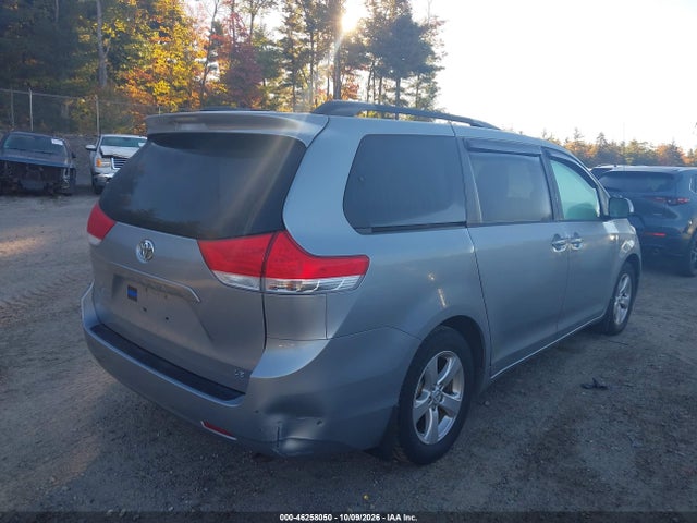 2014 Toyota Sienna Le V6 8 Passenger მანქანა იყიდება აუქციონზე, vin: 5TDKK3DC5ES524774, აუქციონის ნომერი: 46258050