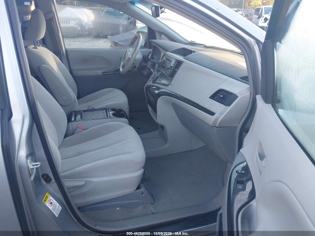2014 Toyota Sienna Le V6 8 Passenger მანქანა იყიდება აუქციონზე, vin: 5TDKK3DC5ES524774, აუქციონის ნომერი: 46258050