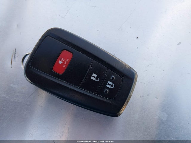 46258097 :رقم المزاد ، JTDKARFU1G3523654 vin ، 2016 Toyota Prius Three Touring مزاد بيع