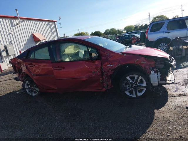 46258097 :رقم المزاد ، JTDKARFU1G3523654 vin ، 2016 Toyota Prius Three Touring مزاد بيع